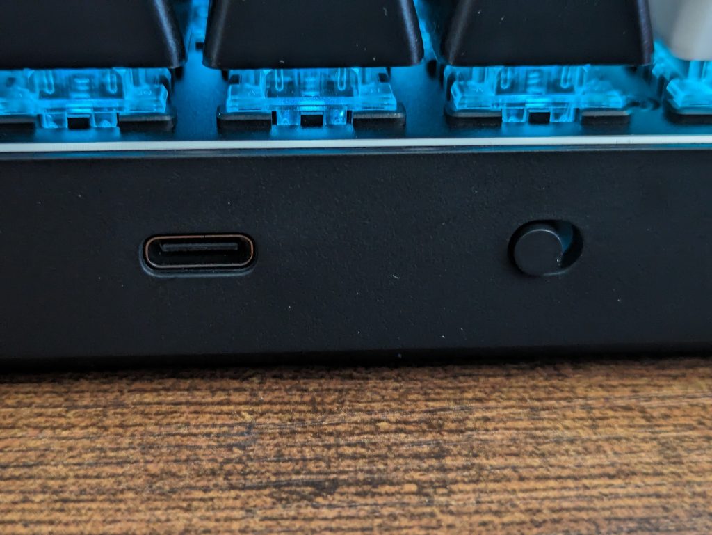 Anschluss der Logitech G PRO X 60 LIGHTSPEED Gaming-Tastatur
