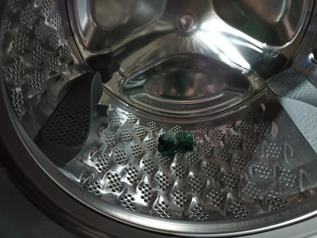 Ariel Allin1 PODS Waschmittel, Pods in der Waschtrommel