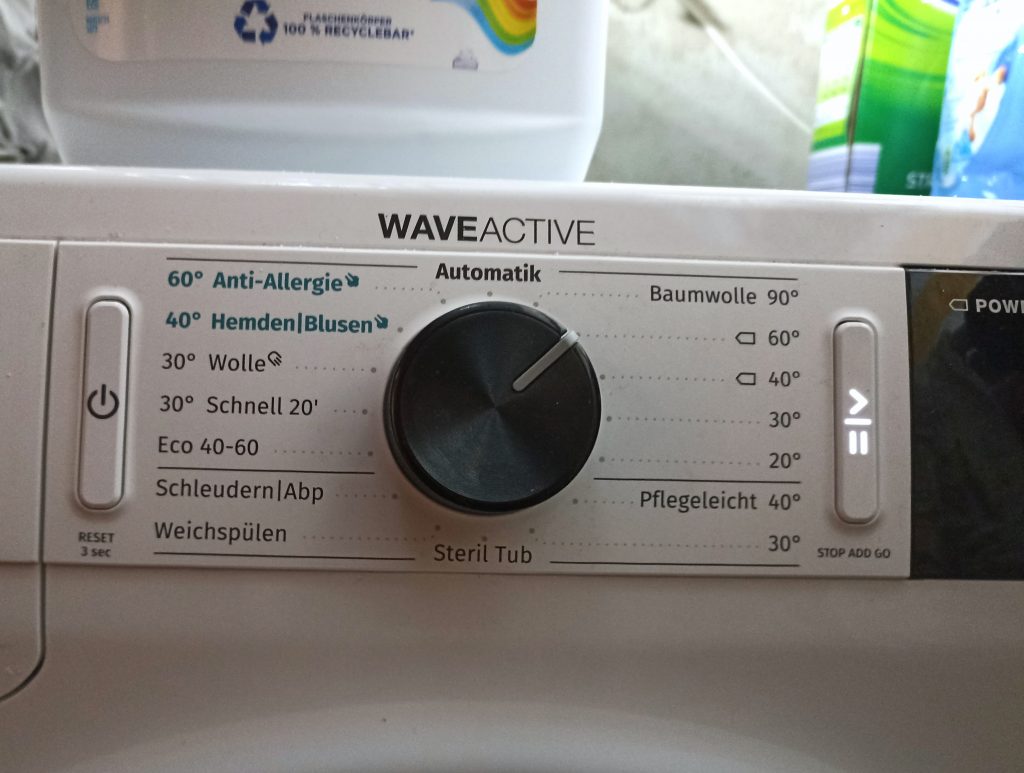Ariel Color+ Waschmittel. Einstellung Waschmaschine Warmwäsche 60 Grad
