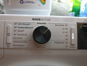 Ariel Color+ Waschmittel. Einstellung Waschmaschine Warmwäsche 60 Grad