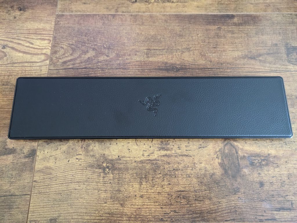 Auflage der Razer Huntsman V3 Pro Tenkeyless Gaming-Tastatur von oben