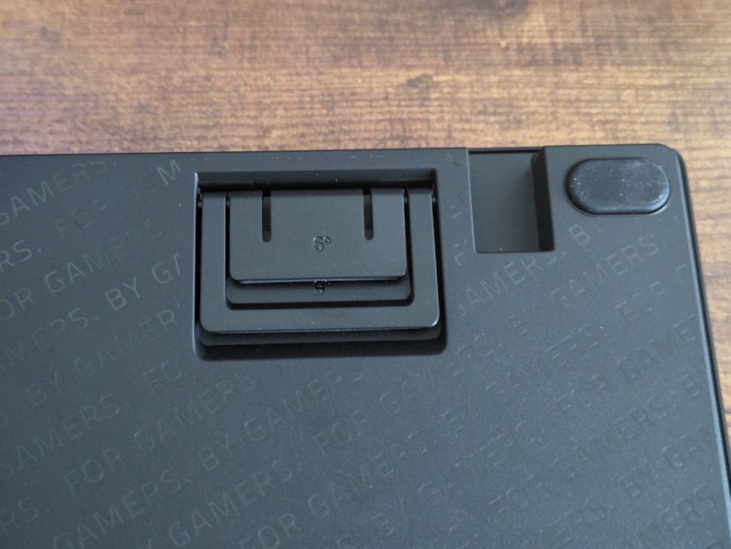 Aufsteller der Razer Huntsman V3 Pro Tenkeyless Gaming-Tastatur
