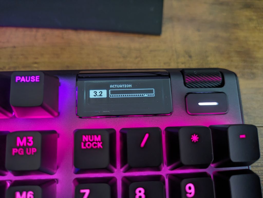 Auslöseweg auf dem Display der SteelSeries Apex Pro HyperMagnetic Gaming-Tastatur