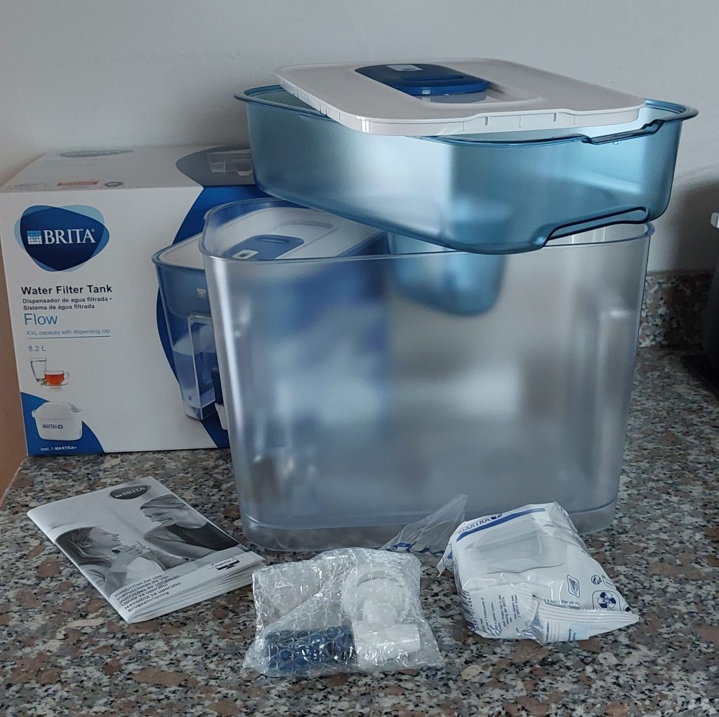 BRITA Flow Station Wasserfilter ausgepackt mit Zubehör
