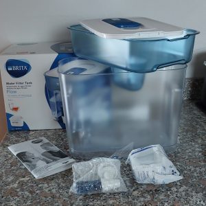 BRITA Flow Station Wasserfilter ausgepackt mit Zubehör