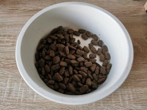 Belcando Mastercraft Fresh Salmon Hundetrockenfutter Kroketten im Napf