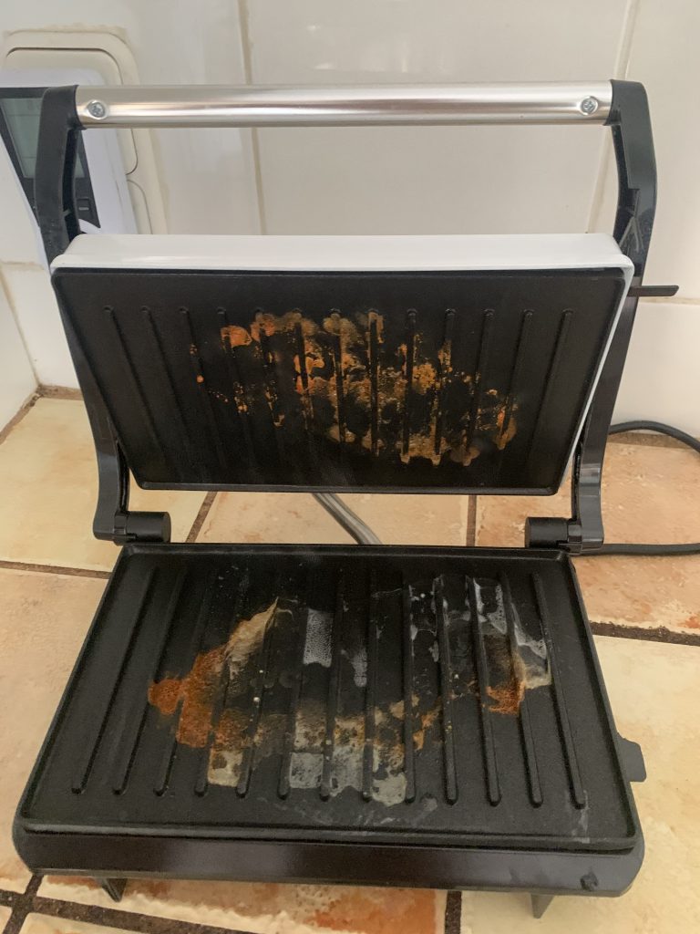 Bestron APM123W Kontaktgrill Grillplatten nach dem Grillen
