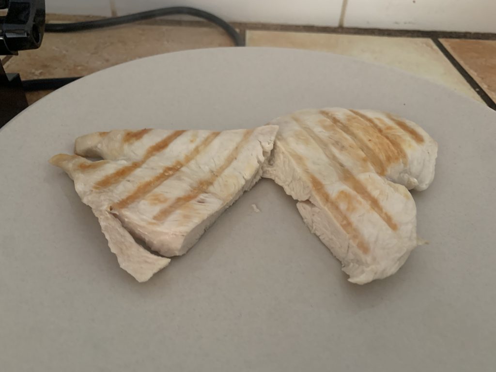 Bestron APM123W Kontaktgrill Hähnchenfilet nach 5 Minuten Grillzeit