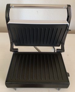 Bestron APM123W Kontaktgrill aufgeklappt