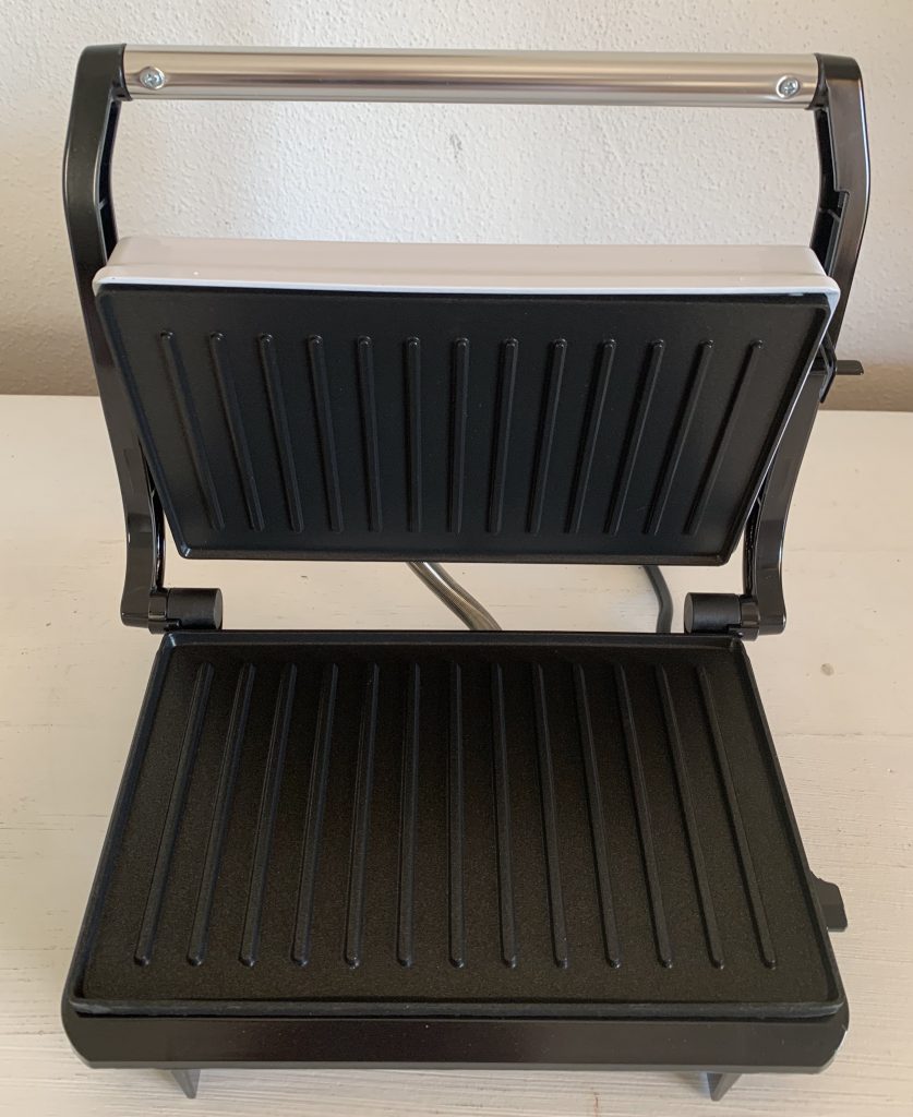 Bestron APM123W Kontaktgrill aufgeklappt