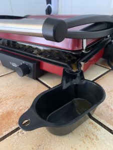 Bosch TCG4104 3-in1-Kontaktgrill Fett läuft in die Fettauffangschale