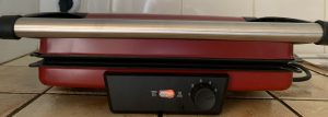 Bosch TCG4104 3-in1-Kontaktgrill beim Aufheizen mit Kontrollleuchte
