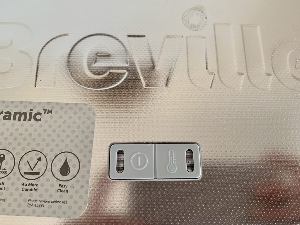 Breville VST071X Sandwichmaker Nahaufnahme Betriebs- und Temperaturkontrollleuchte