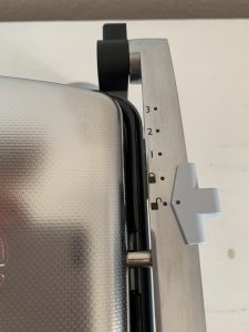 Breville VST071X Sandwichmaker Nahaufnahme Schieberegeler für Höhenstufen und Verriegelung