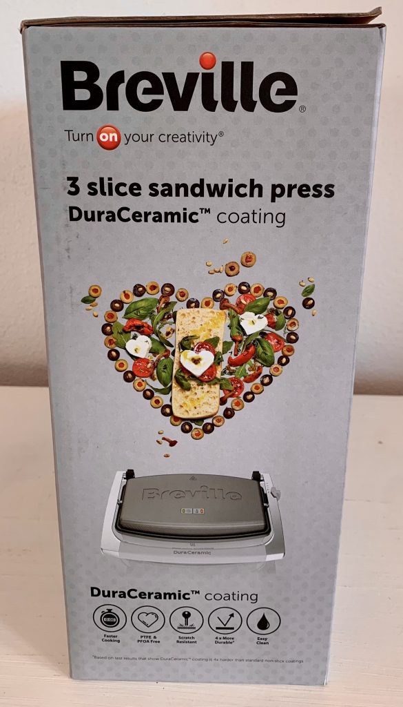 Breville VST071X Sandwichmaker im Karton von der Seite