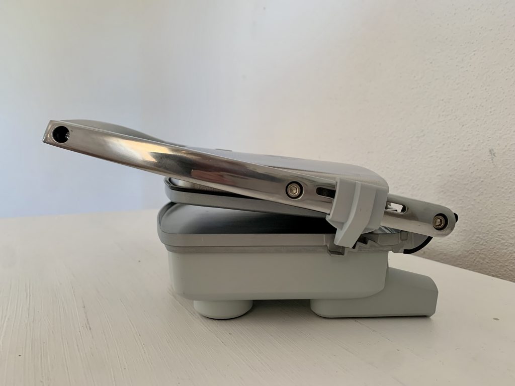 Breville VST071X Sandwichmaker mit Deckel auf erster Höhenstufe