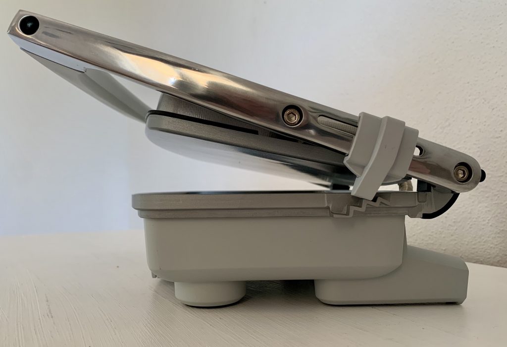 Breville VST071X Sandwichmaker mit Deckel auf zweiter Höhenstufe