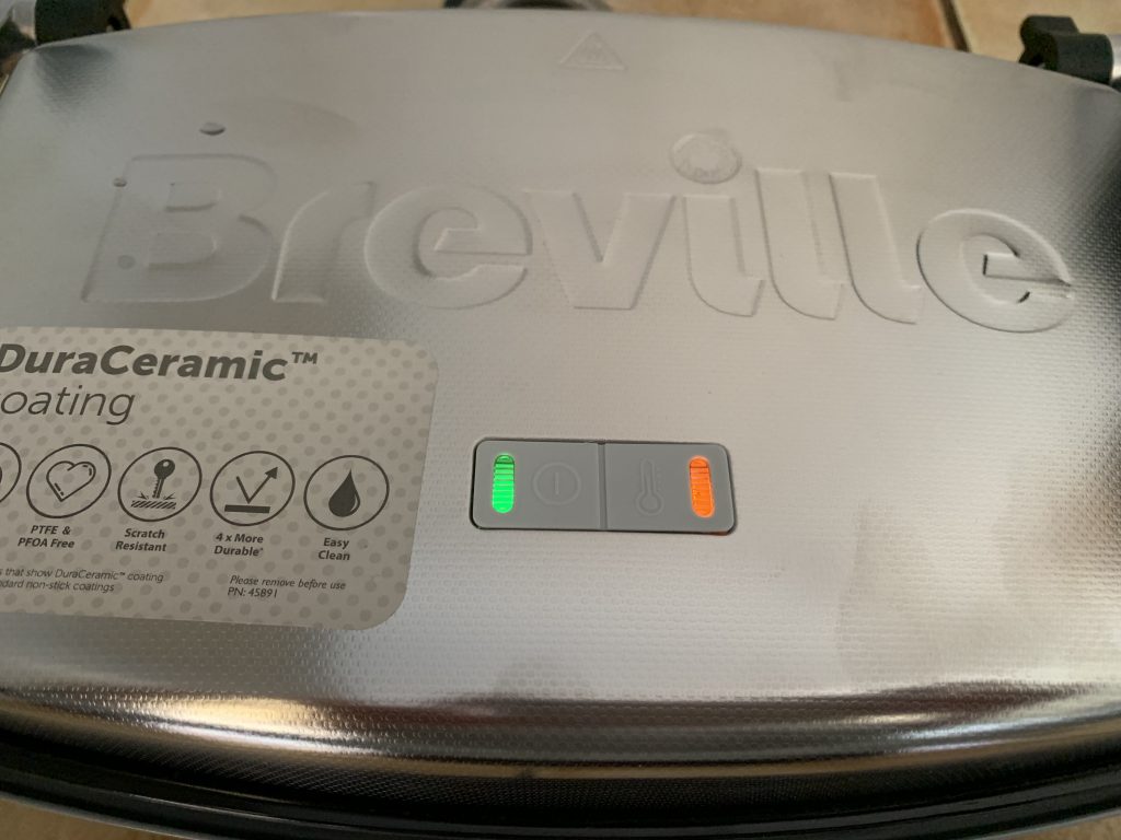 Breville VST071X Sandwichmaker mit beiden Kontrollleuchten