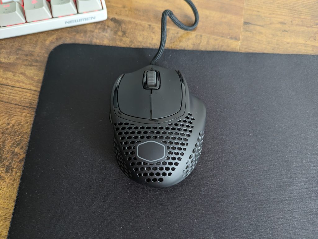 Cooler Master MM720 Gaming-Maus von hinten