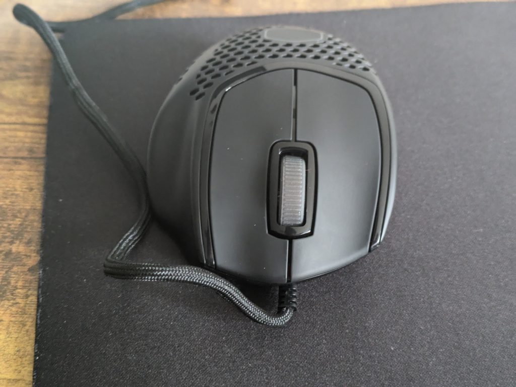 Cooler Master MM720 Gaming-Maus von vorne (2)