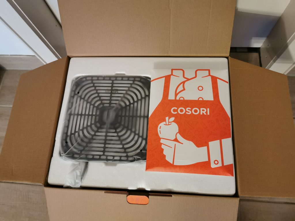 Cosori Turboblaze Heißluftfritteuse Verpackung geöffnet