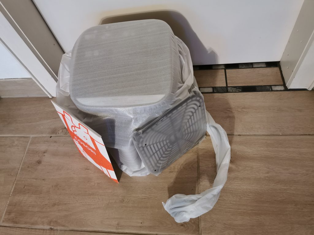 Cosori Turboblaze Heißluftfritteuse in Schutzverpackung
