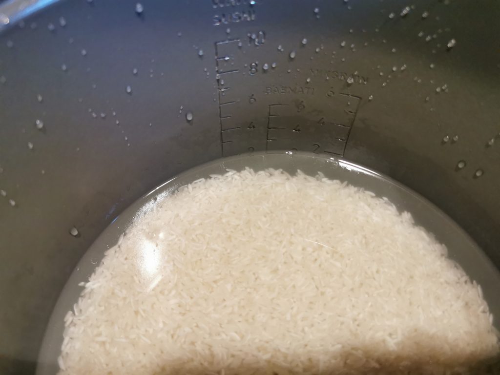 Cosori ‎CRC-R501 Reiskocher Reis vor dem Kochen