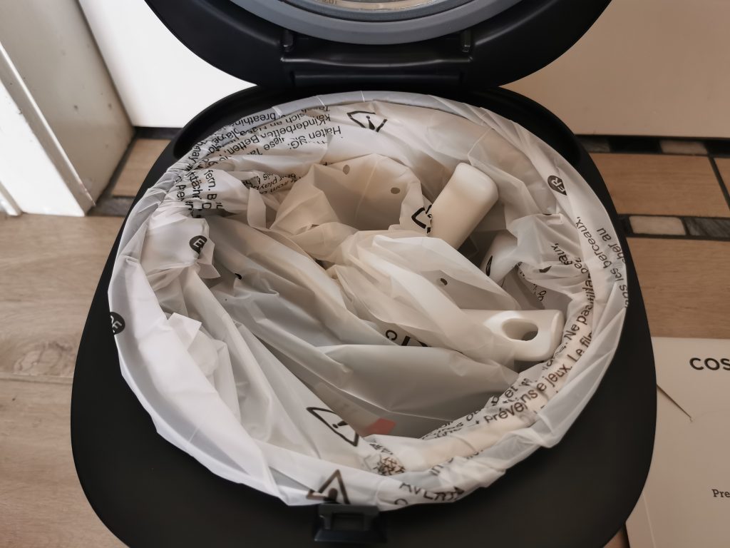 Cosori ‎CRC-R501 Reiskocher Zubehör im Topf verpackt