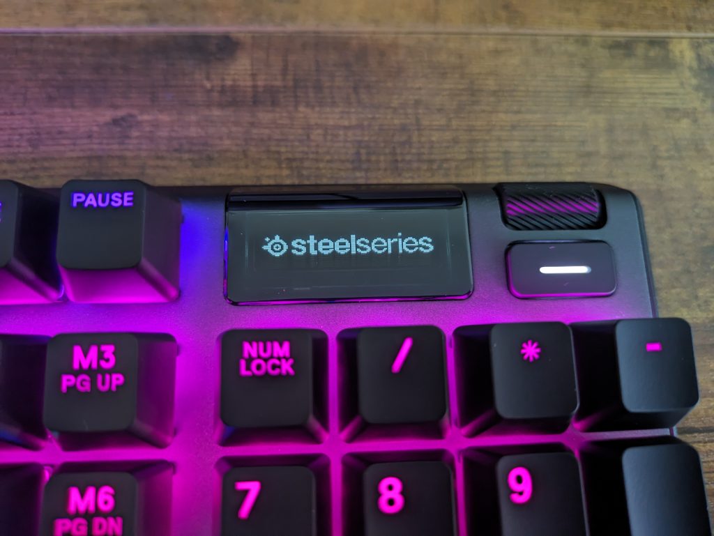 Display der SteelSeries Apex Pro HyperMagnetic Gaming-Tastatur