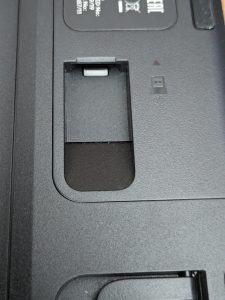 Dongle-Fach der Logitech G915 LIGHTSPEED TKL Gaming-Tastatur