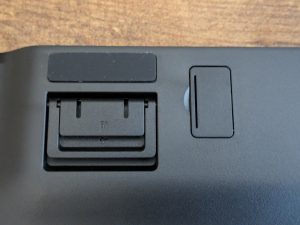 Dongle-Fach der Razer Deathstalker V2 Pro Gaming-Tastatur verschlossen
