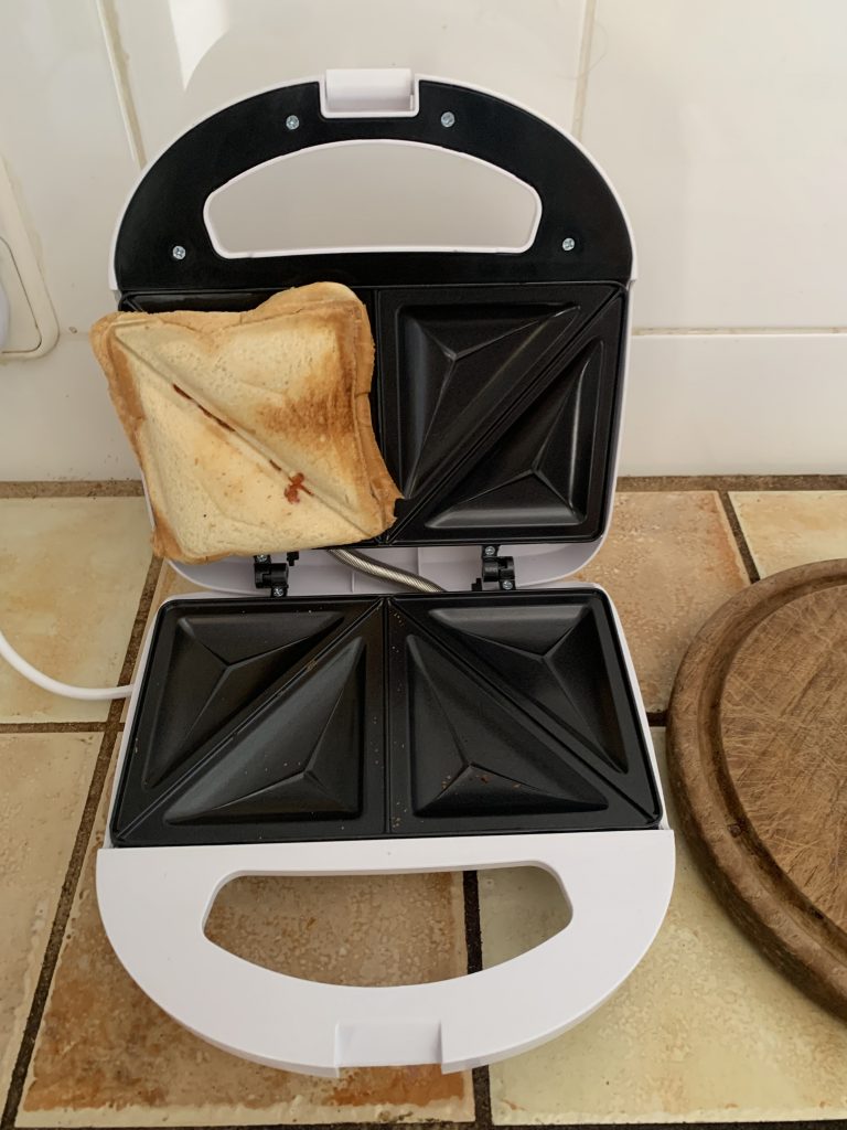 Emerio ST-109724.3 Sandwichmaker nach 3 Minuten Backzeit