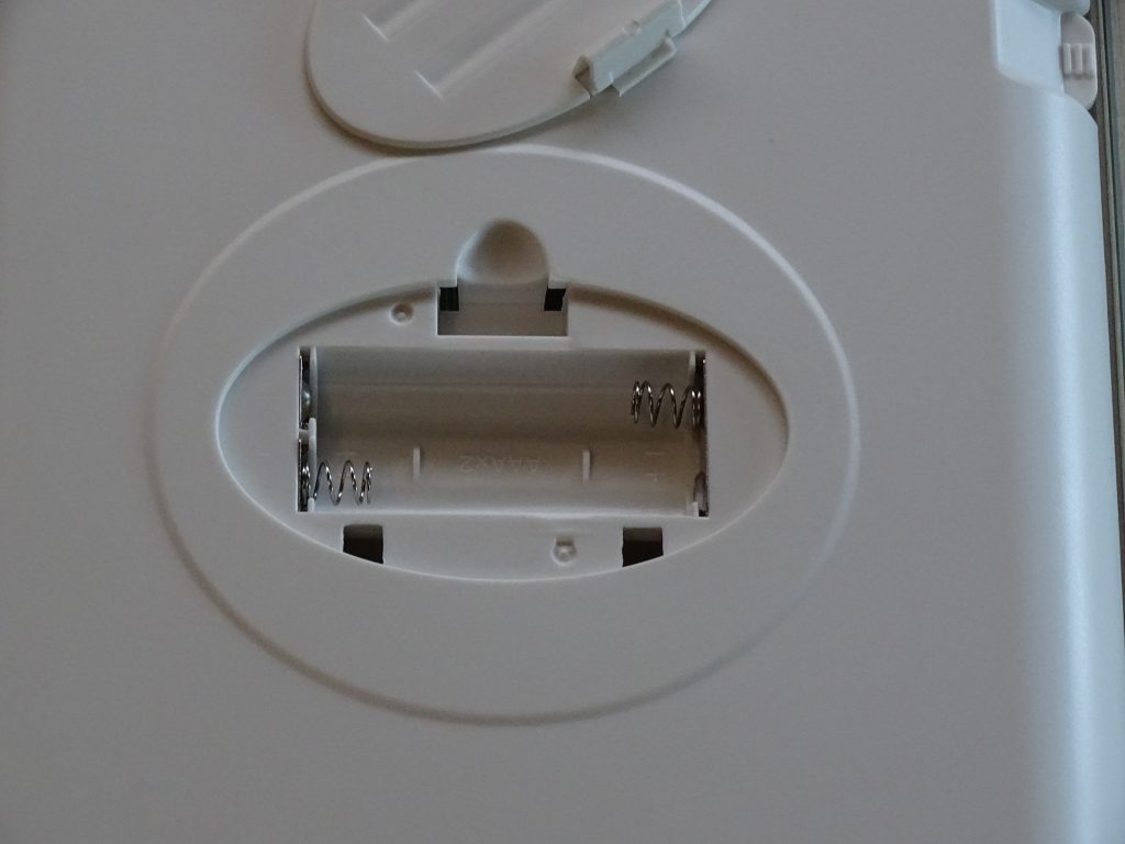 Fate to Fate Küchenwaage Batteriefach offen
