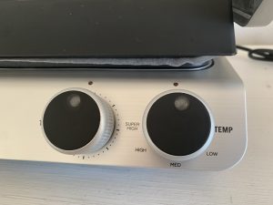 Gastroback 42537 Design BBQ Pro Kontaktgrill Nahaufnahme Temperaturregler und Timer