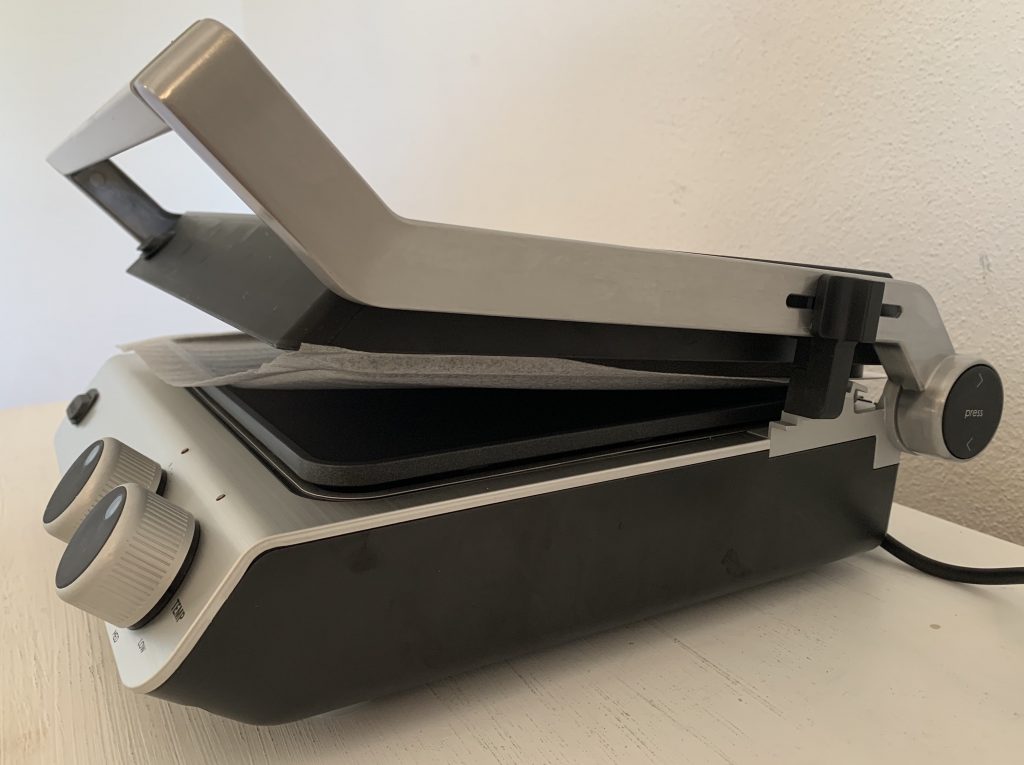 Gastroback 42537 Design BBQ Pro Kontaktgrill von der Seite