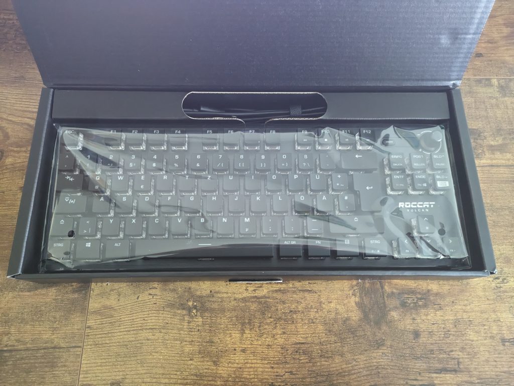 Geöffnete Verpackung der Roccat Vulcan TKL Gaming-Tastatur