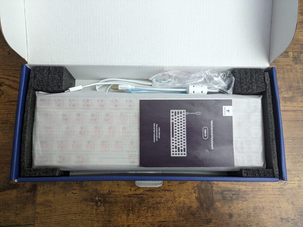Geöffnete Verpackung der TECURS KB510 Gaming-Tastatur