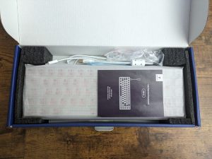 Geöffnete Verpackung der TECURS KB510 Gaming-Tastatur