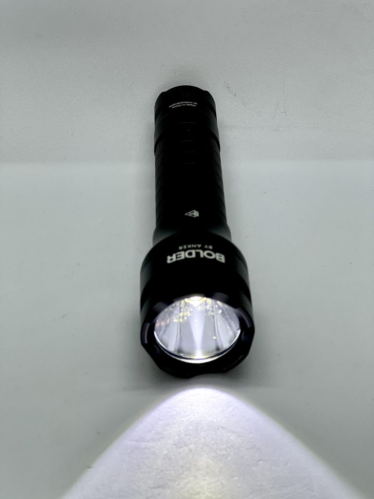 Anker Bolder LC40 Taschenlampe Leuchttest