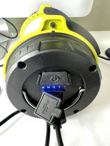 Lighting Ever Taschenlampe beim Aufladen