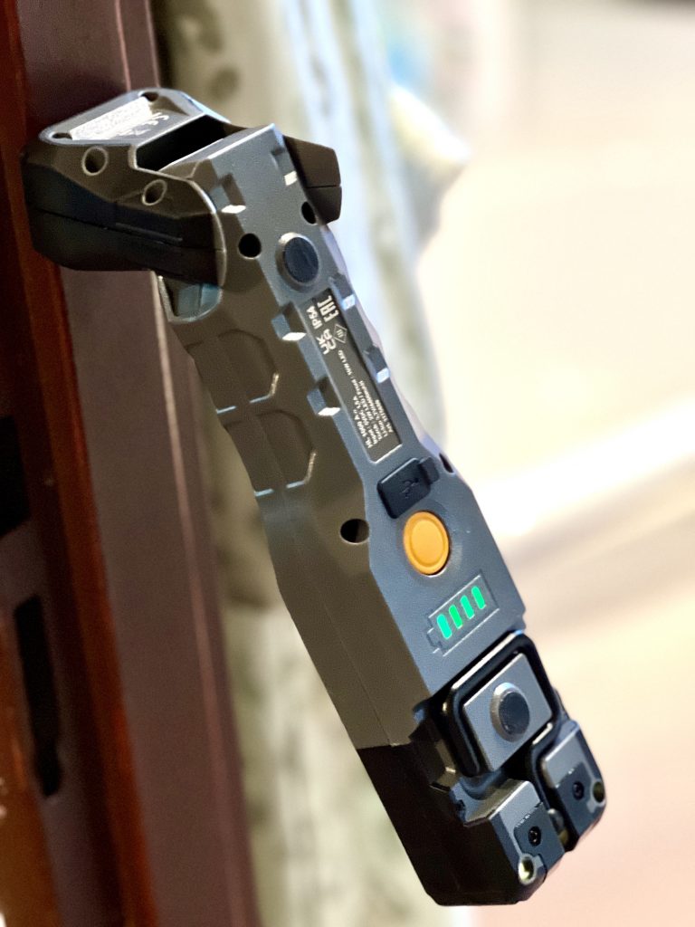 Ledlenser MT14 LED Taschenlampe mit knickbarem Haltefuß mit integriertem Magnet