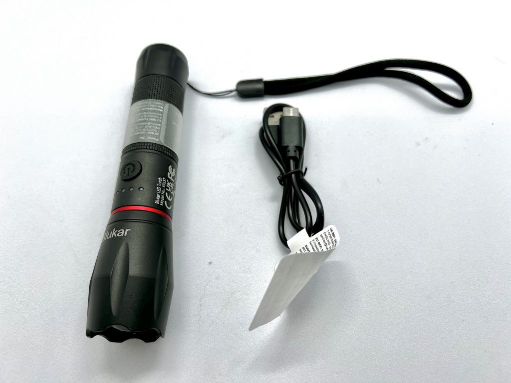 Blukar K9137 Taschenlampe mit USB-Ladekabel