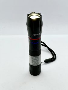 Blukar K9137 Taschenlampe angeschaltet