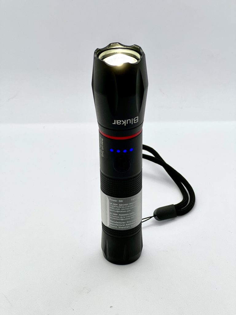 Blukar K9137 Taschenlampe angeschaltet