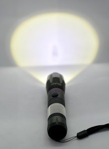 Blukar K9137 Taschenlampe angeschaltet