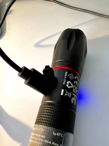 Blukar K9137 Taschenlampe beim Aufladen