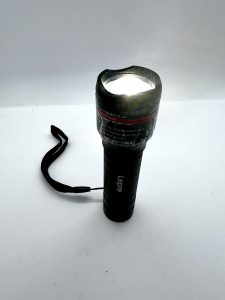 Lepro LE2000 Taschenlampe angeschaltet