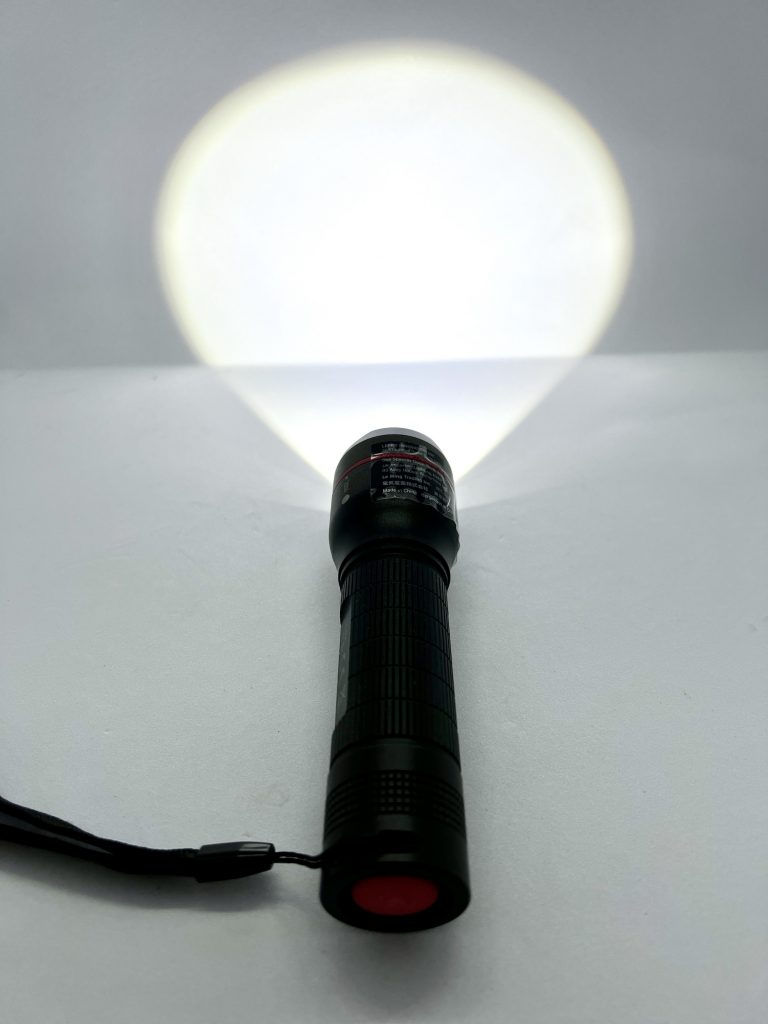 Lepro LE2000 Taschenlampe angeschaltet