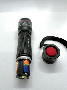 Lepro LE2000 Taschenlampe mit drei AAA-Batterien