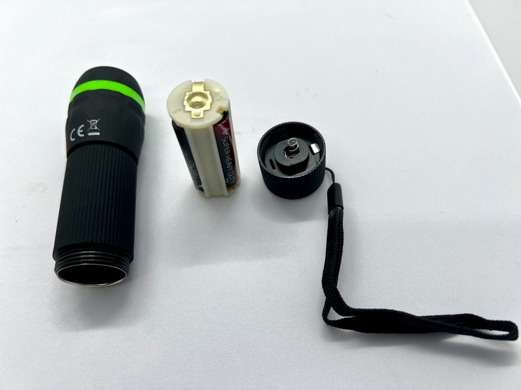 Mini-LED-Taschenlampe Zoom Flashlight von HyCell mit Batterieeinheit